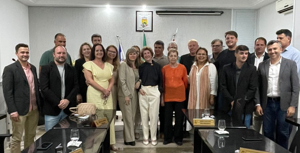 Câmara Homenageia por Relevantes Serviços Prestados na Área da Engenharia Civil