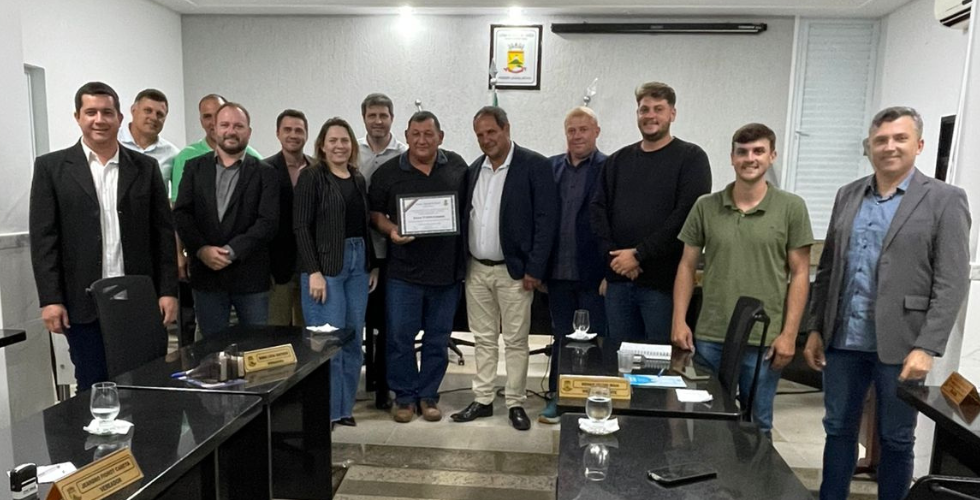 Câmara Homenageia Destaque do Campeonato Regional da Estrela do Norte