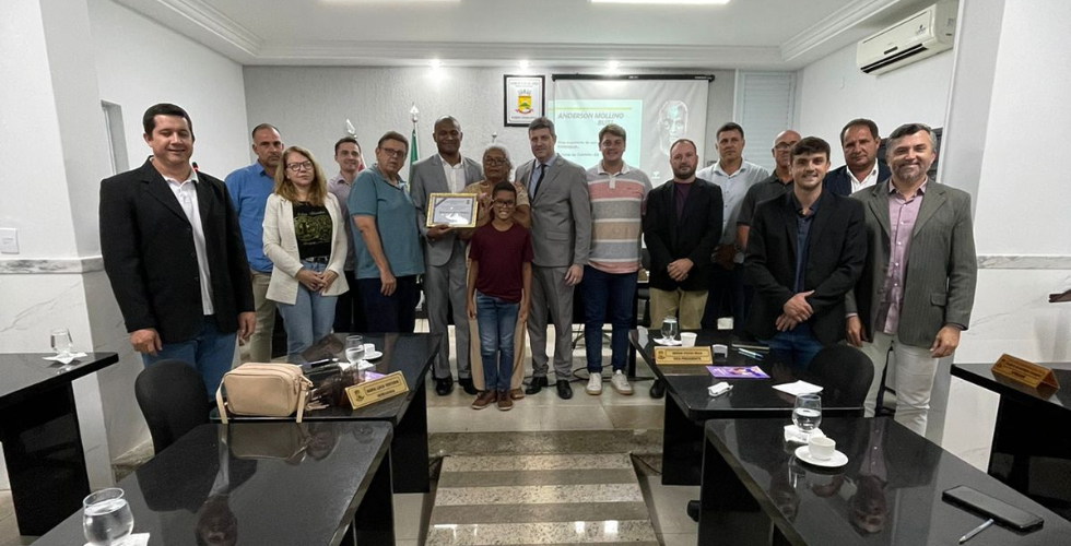 Câmara Municipal Homenageou o Sr. Andreson da Silva Mollino 