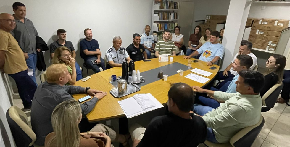 Câmara se Reúne com Polícia Militar para discutir sobre a violência infantil e de adolescentes no nosso Município. 