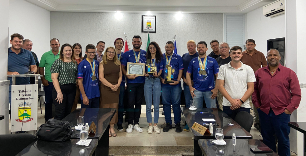 Alunos do CEET Emílio Nemer são homenageados na Câmara Municipal de Castelo