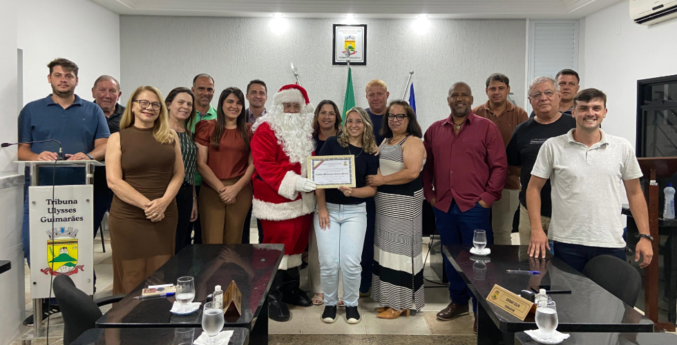 Em comemoração ao Natal Vereadores realizam homenagem a voluntário castelense 