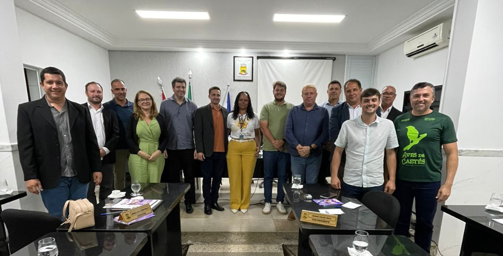 Câmara Recebe a Srª Cristiane Soares Ferreira para falar sobre Maio Laranja